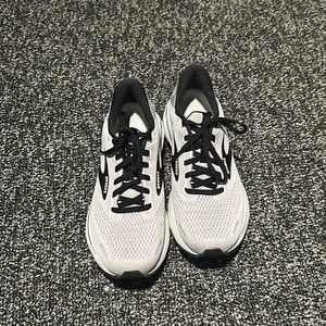 Brooks Adrenaline GTS 22 Shoes